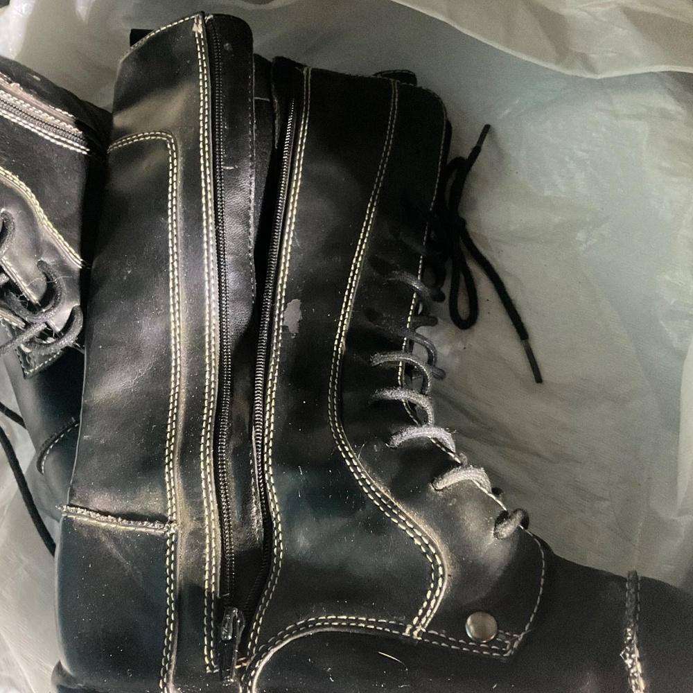 Women’s combat style boots  cool looking  don’t miss - Picture 2 of 9